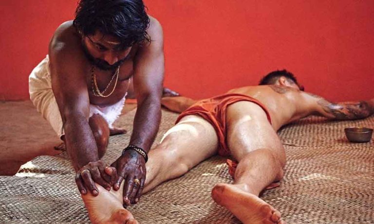Un massage ayurvéda